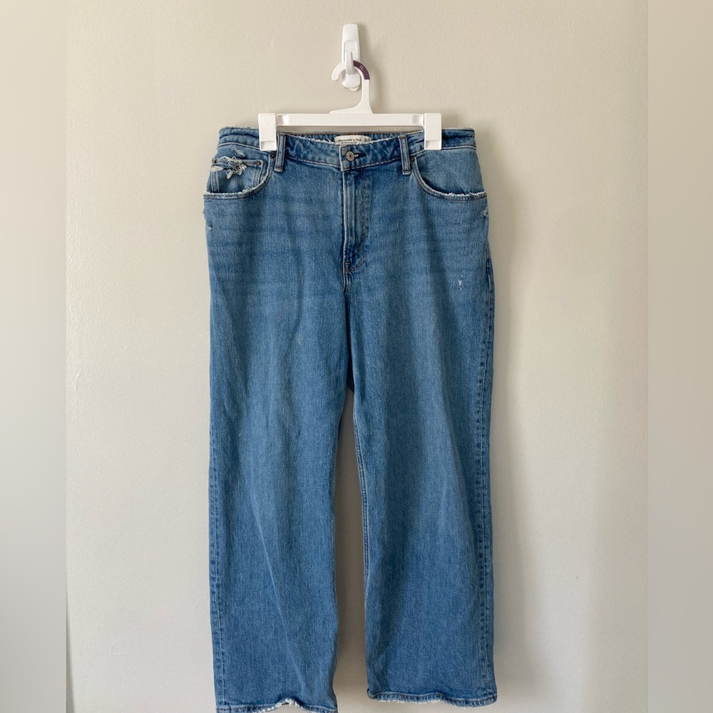 Abercrombie & Fitch Curve Love 90's Relaxed High Rise Jeans (31/12s) - Picture 2 of 7